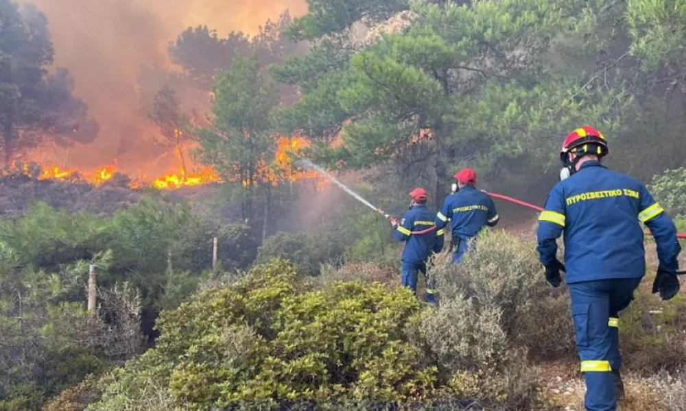 Λακωνία: Φωτιά στον Άγιο Κυπριανό-Επί τόπου πέντε αεροσκάφη